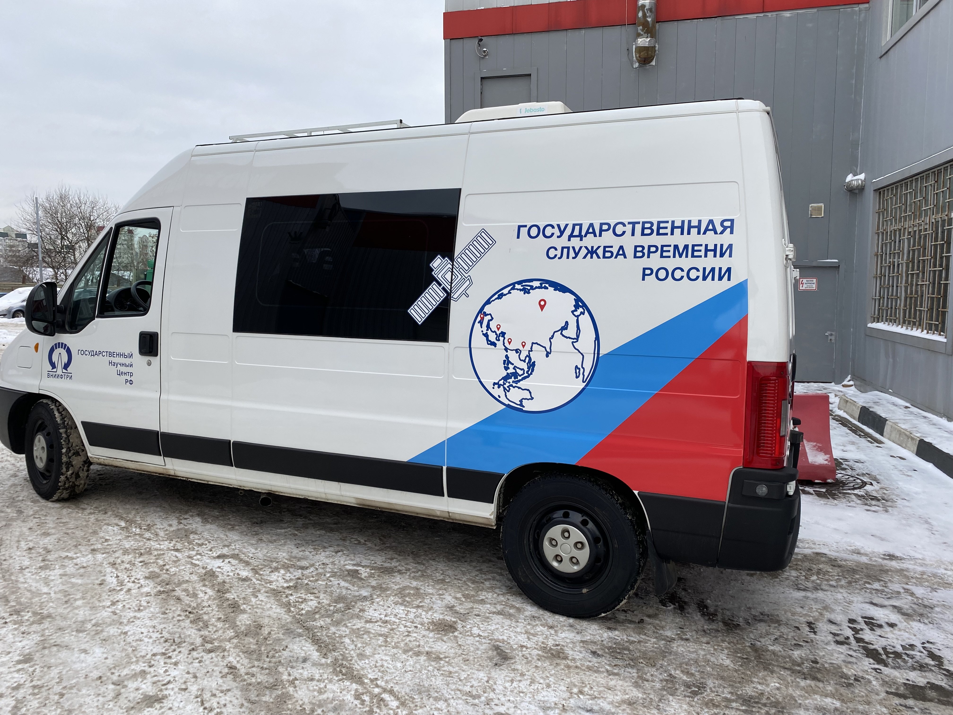 Наклейки на авто в розницу