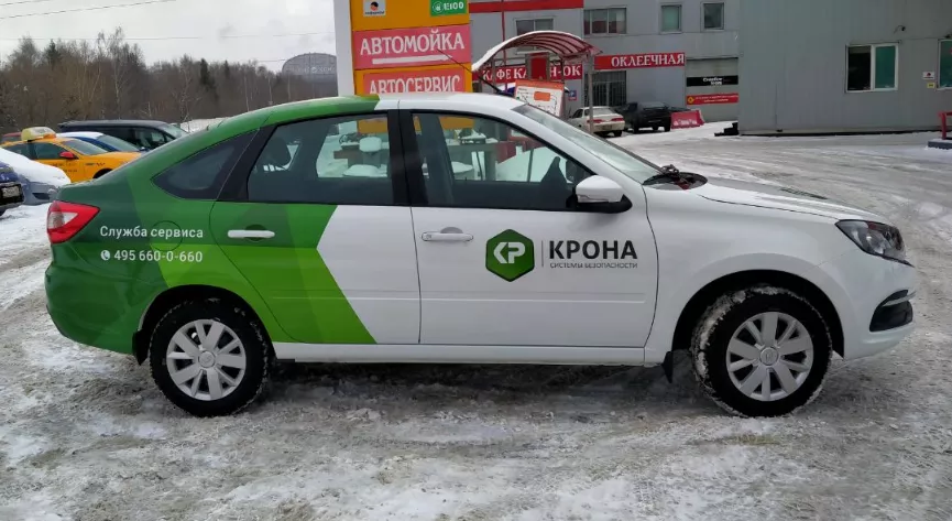 Пленка рекламная на машине