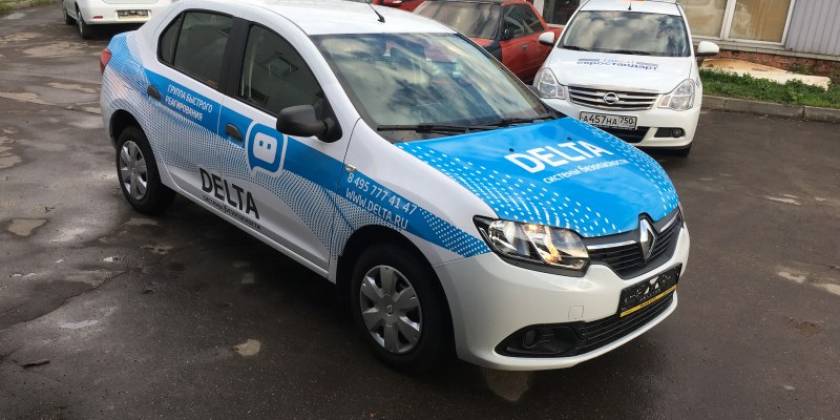 Оклейка рекламной пленкой автомобиля Renault