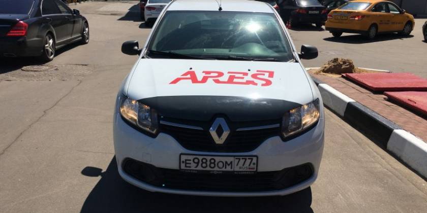 Оклейка рекламной пленкой автомобиля Renault
