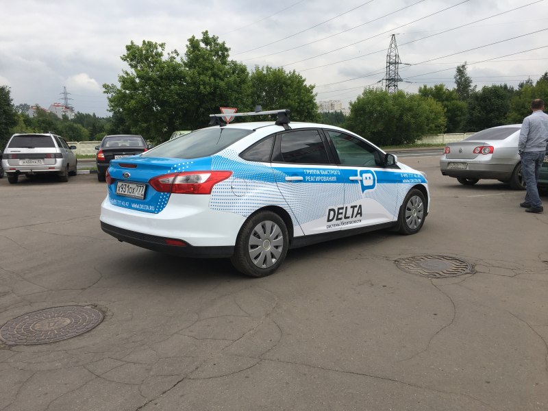 Рекламная оклейка седана Ford Focus