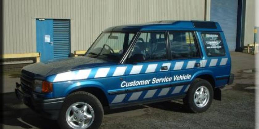 Оклеенный Land Rover в пленку рекламную