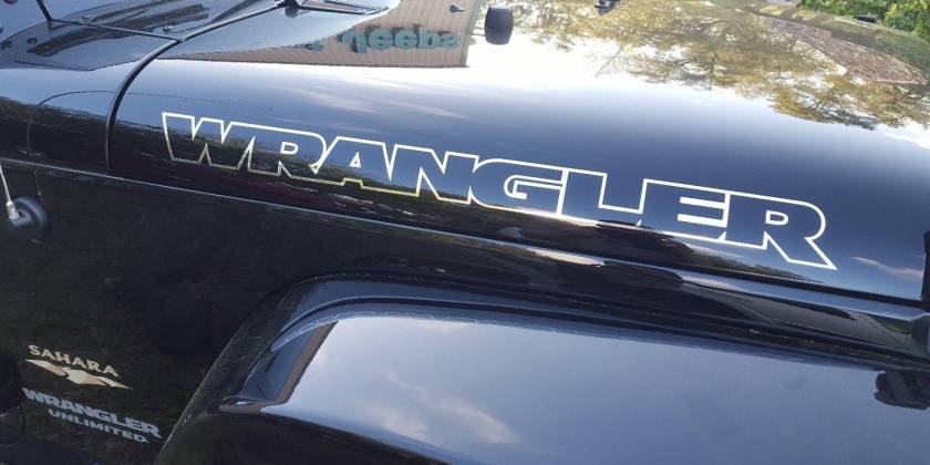 Наклейка на капоте Wrangler