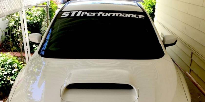 Наклейка на ветровом стекле Subaru STI