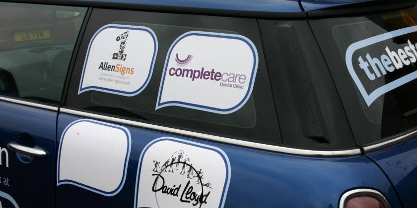 Наклейки на стекле и заднем крыле миникупера