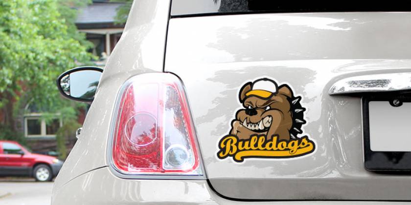 Наклейка Bulldogs на крышке багажника автомобиля