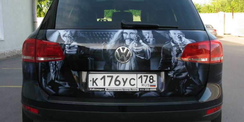 Наклейка на дверь багажника Туарег