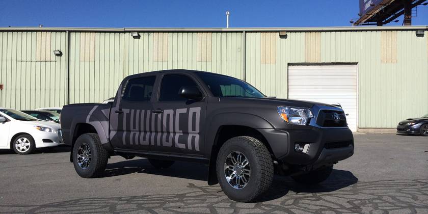 Брендирование пикапов черных