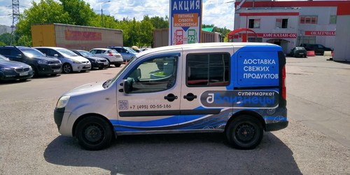 Оклейка автомобиля доставки продуктов супермаркета «Близнецы»