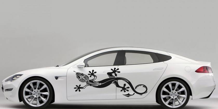 Брендирование седанов с оклейкой