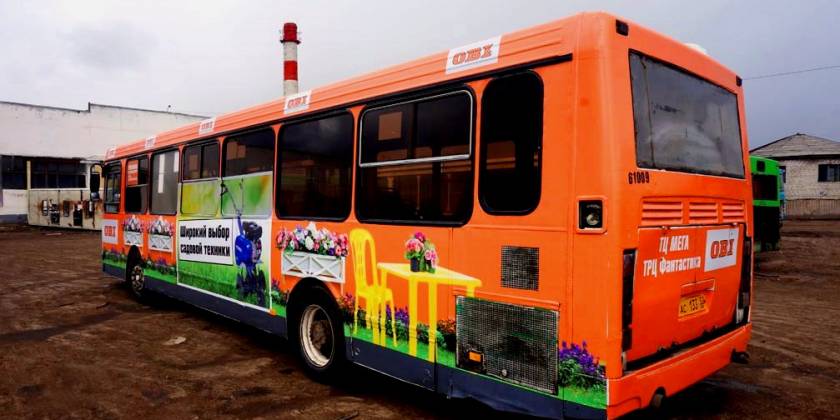 Брендирование транспорта торговых центров Obi