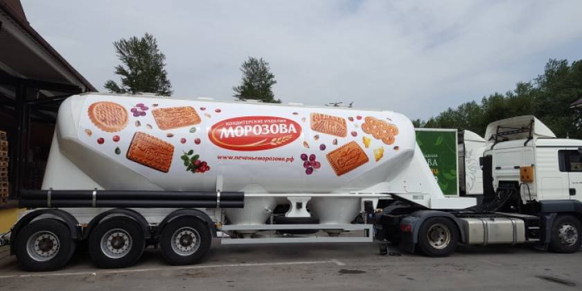 Брендирование муковозов виниловой пленкой