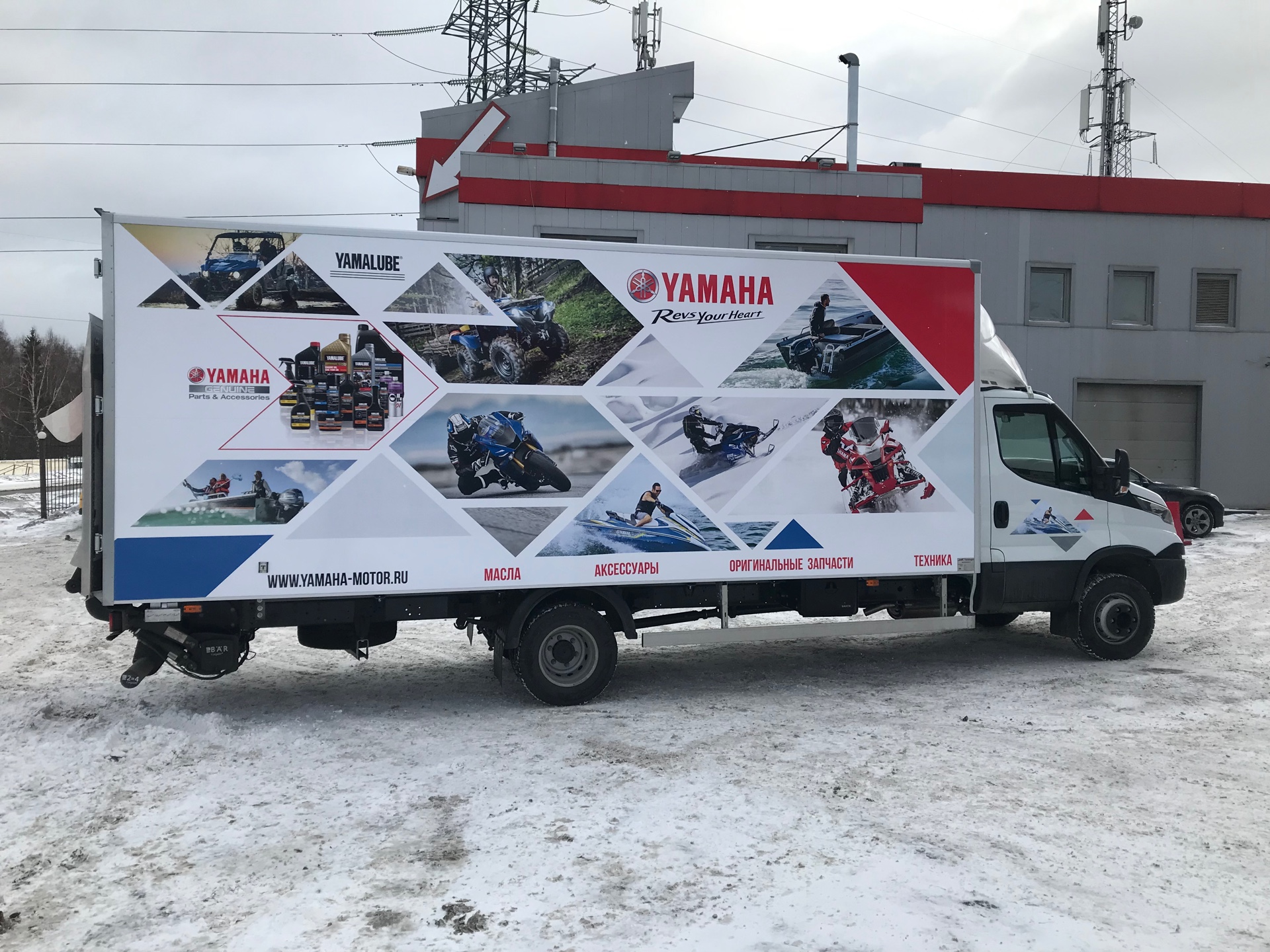 Брендированный IVECO Daily — Yamaha — оформление борта