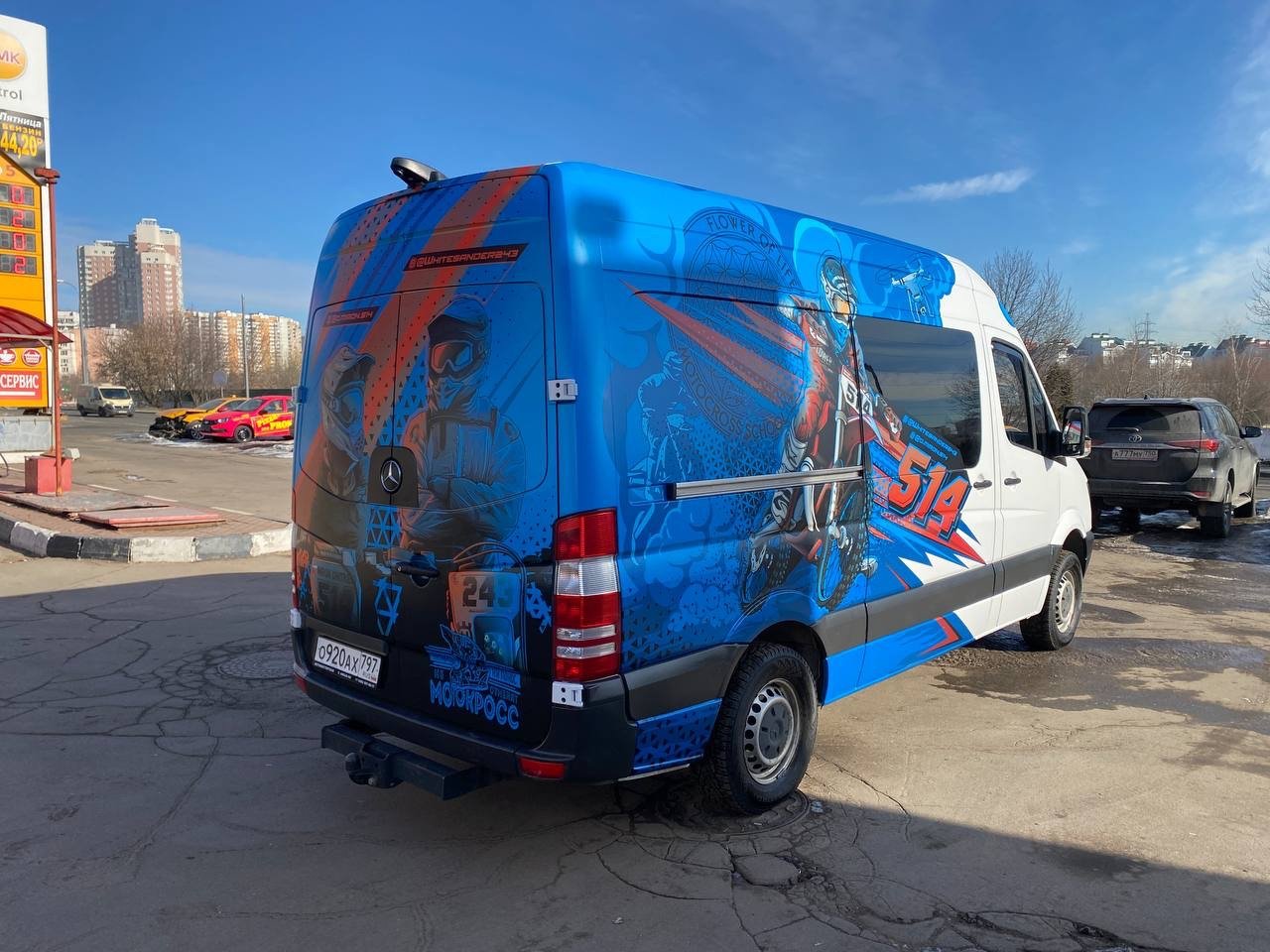 Полная оклейка Mercedes Sprinter для Мотокросс