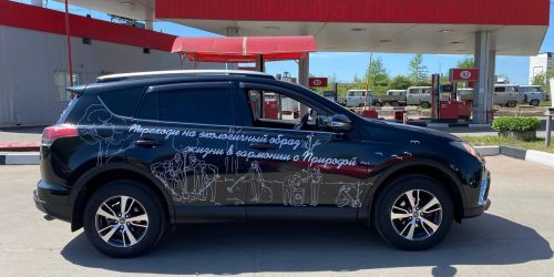 Оклейка автомобиля надписями винилом