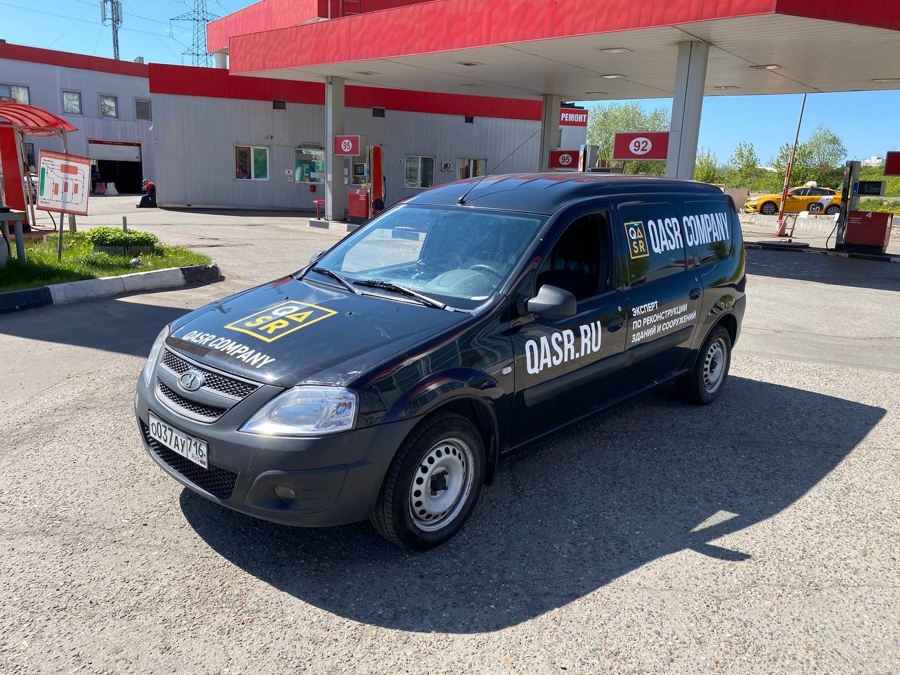 Частичная оклейка Lada Largus для Каср Компани