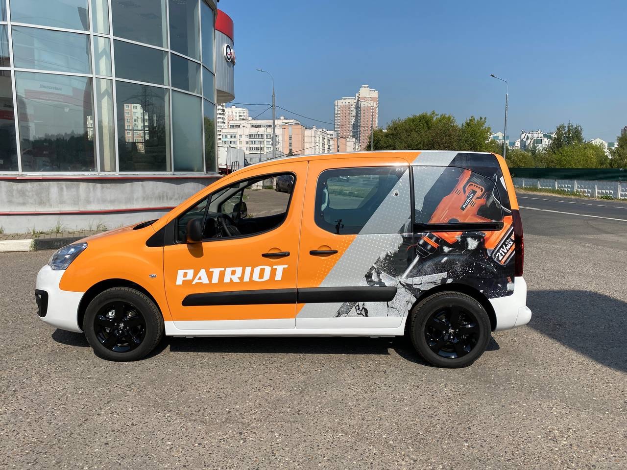 Оклейка Peugeot Partner рекламой