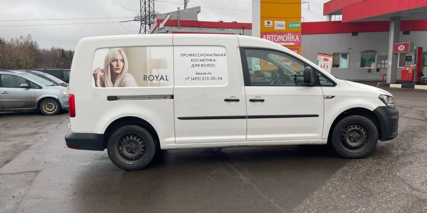 Нанесение пленки на борт автомобиля