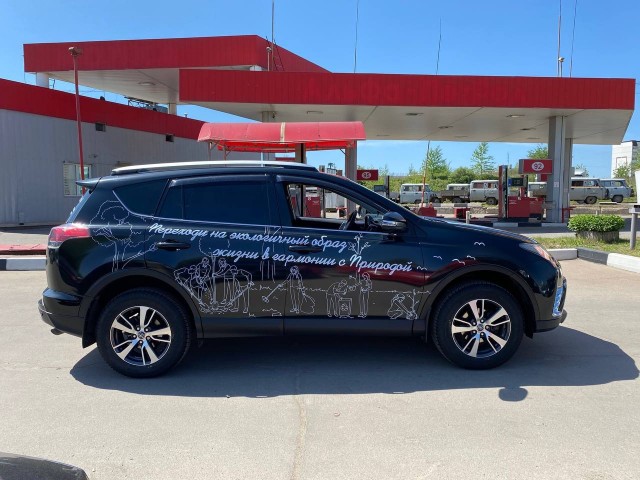 Частичная оклейка Toyota RAV4 для Центра Чистой Природы