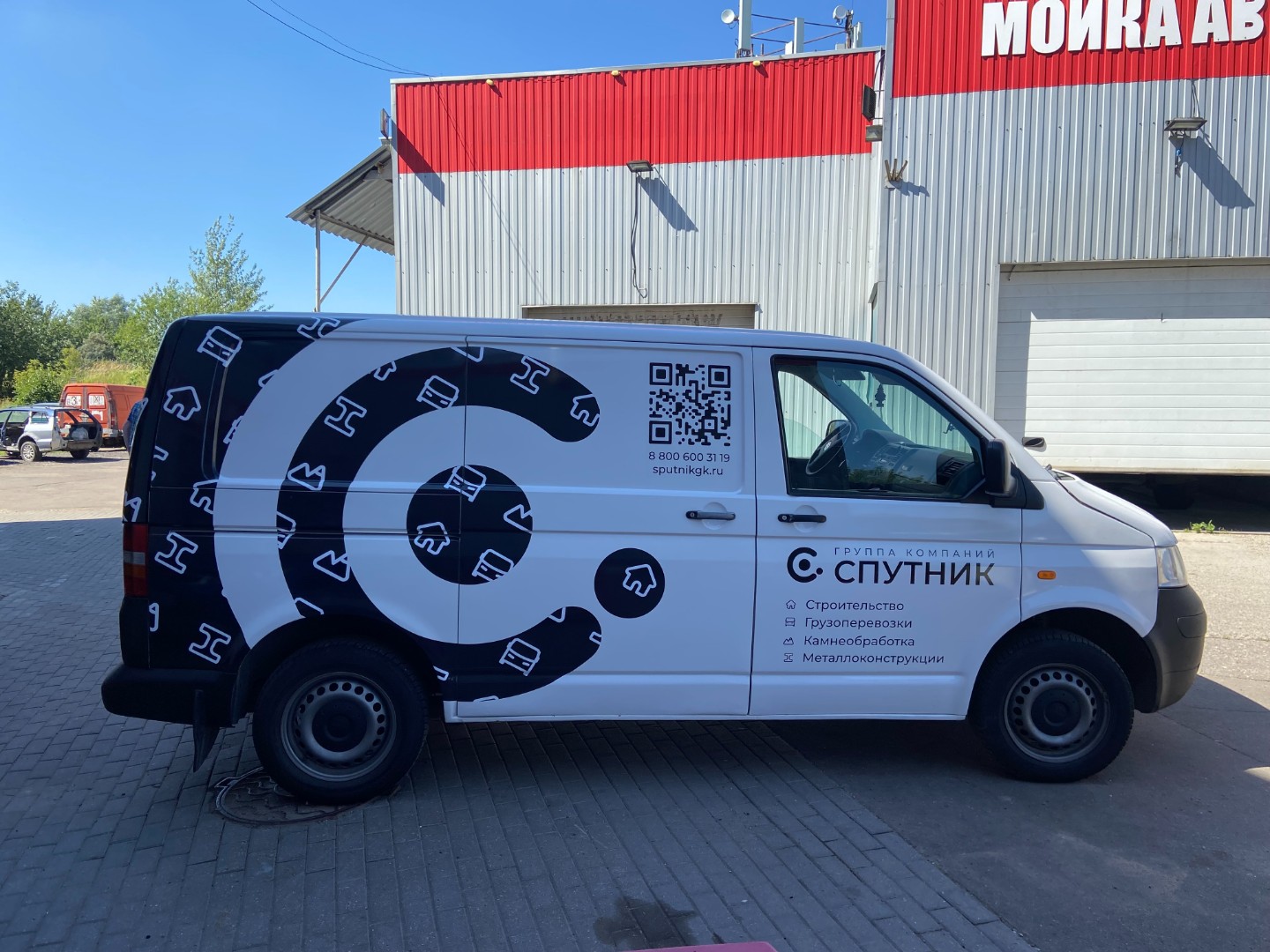 Брендированный Volkswagen Transporter компании КЗ Спутник