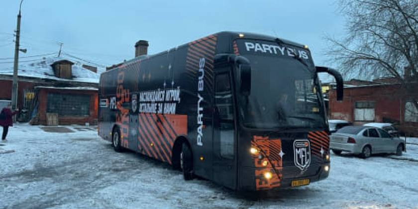 Оклейка кабины автобуса пленкой