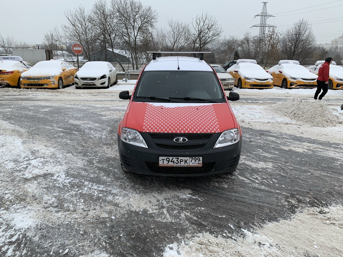 Полная рекламная оклейка Lada Largus для Альфа-Лизинг