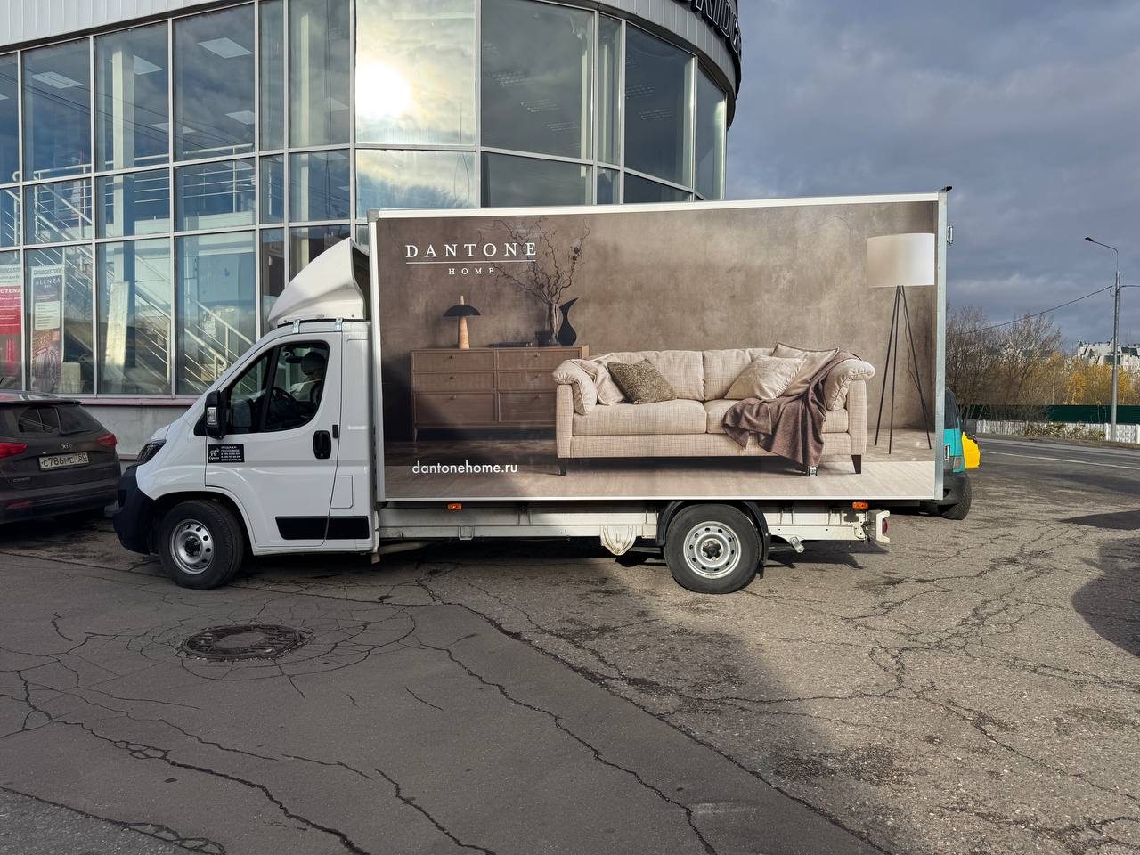 Оклейка транспорта Dantone для мебельной компании