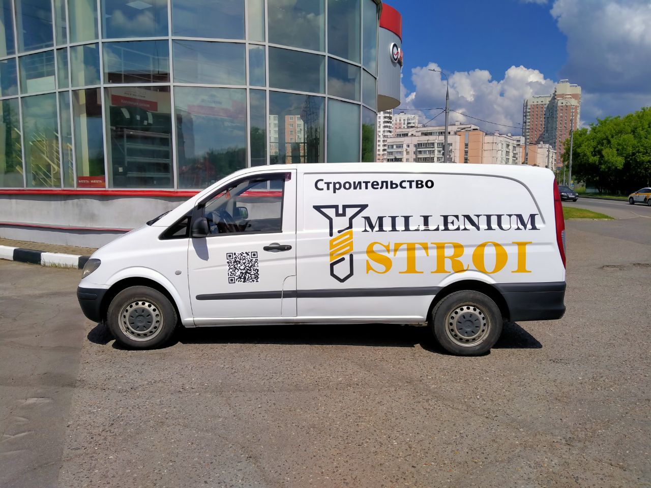 Брендированный Mercedes-Benz Vito — Миллениум Строй — оформление борта