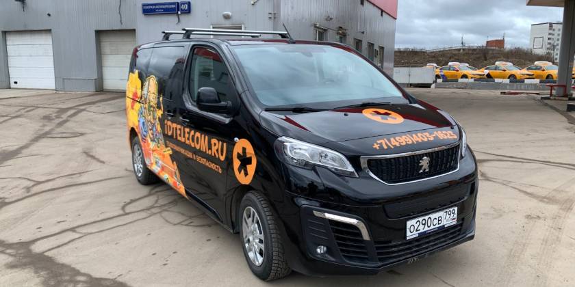 Брендированный Peugeot Traveller компании Idtelecom