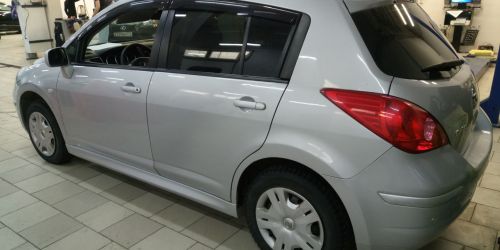 Тонировка бокового стекла автомобиля Nissan