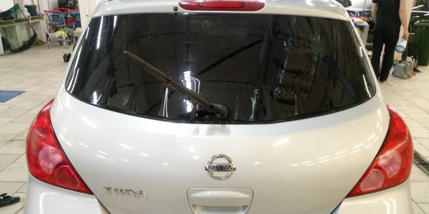 Тонировка заднего стекла Nissan