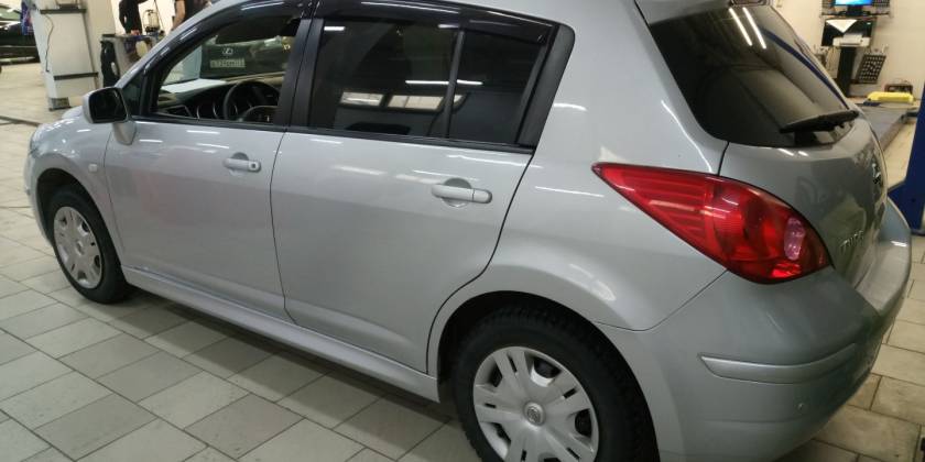 Тонировка заднего бокового стекла Nissan