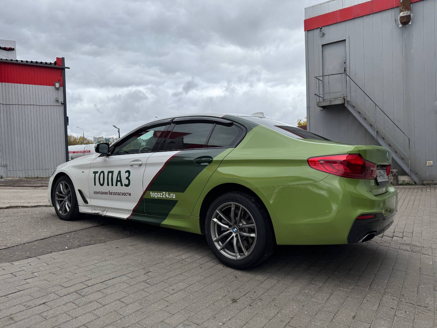 Брендирование BMW 5 для Топаз