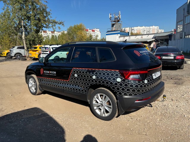 Брендированная Škoda Karoq для ROOM2ROOM