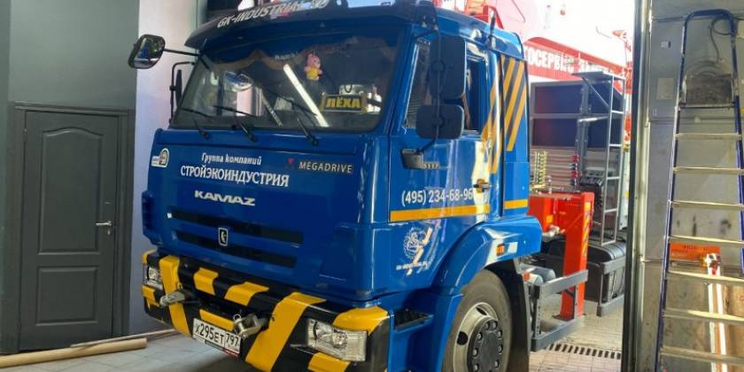 Оклейка камаза пленкой