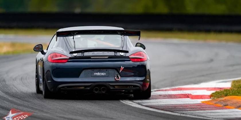 Стоит ли обклеивать машину плёнкой: разбираем за и против