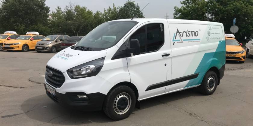 Частичное брендирование Ford Transit Custom компании Arismo