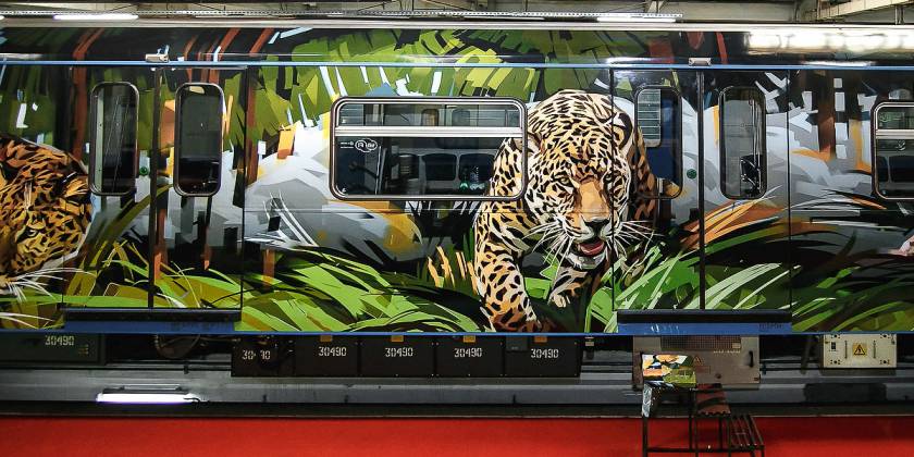 Оклейка пленкой поездов метро Creative team print