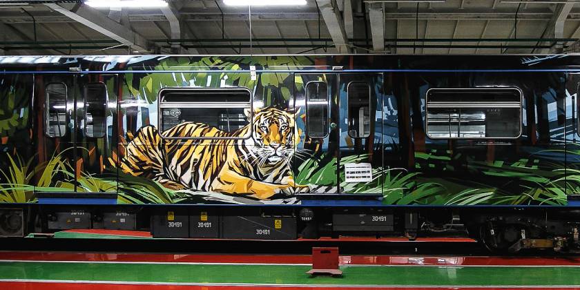 Оклейка пленкой поездов метро в Москве