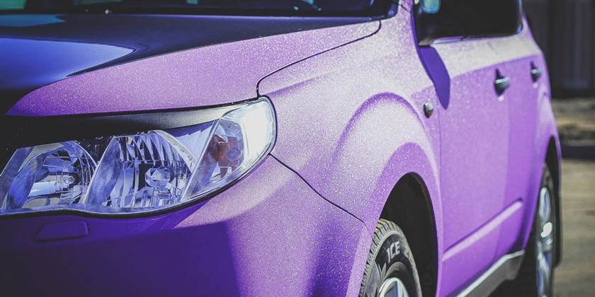 Сиреневая пленка с алмазной крошкой на астомобиле