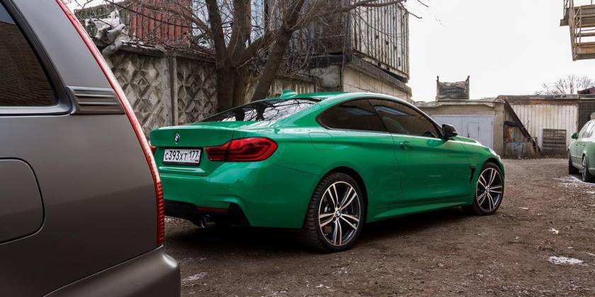 Виниловый стайлинг в зеленый цвет пленкой