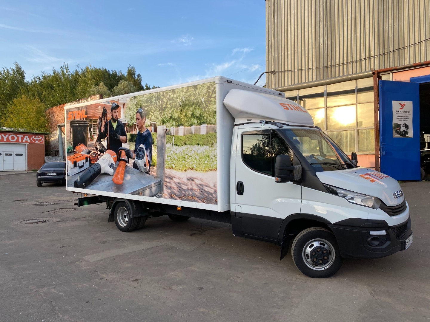 Ребрендинг Iveco Stihl с демонтажем старой графики