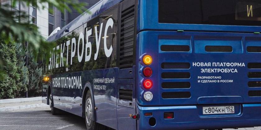 Оклеенный пленкой электробус