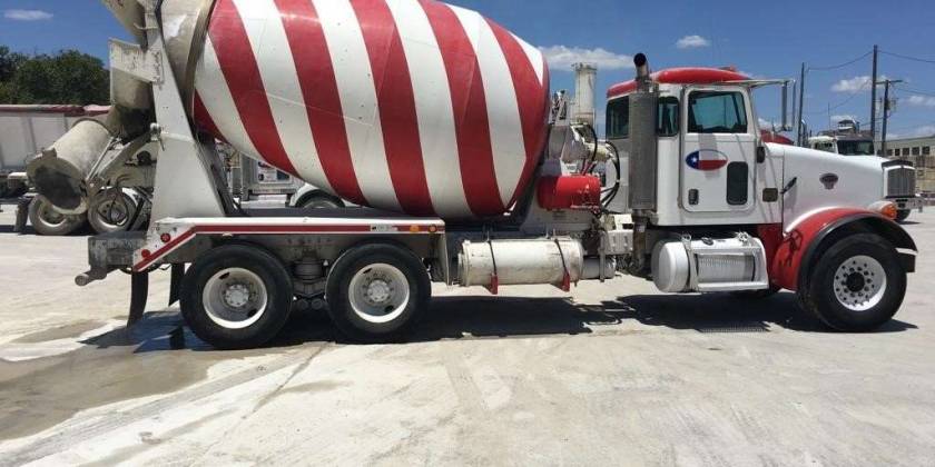 Брендирование пленкой строительной техники