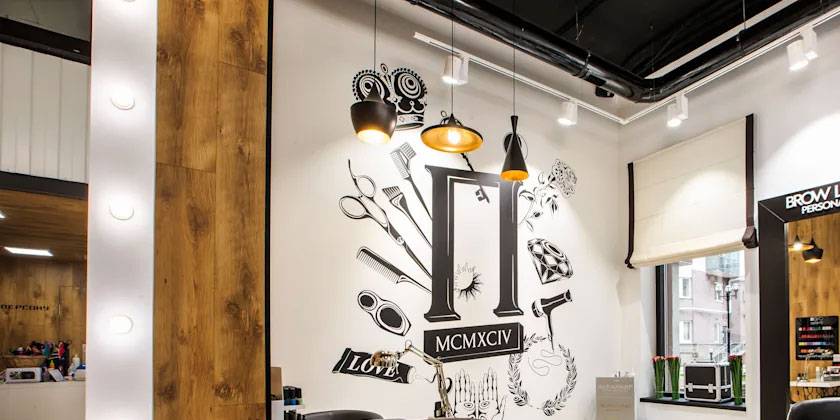 brendirovanie-salona-krasotyi-4