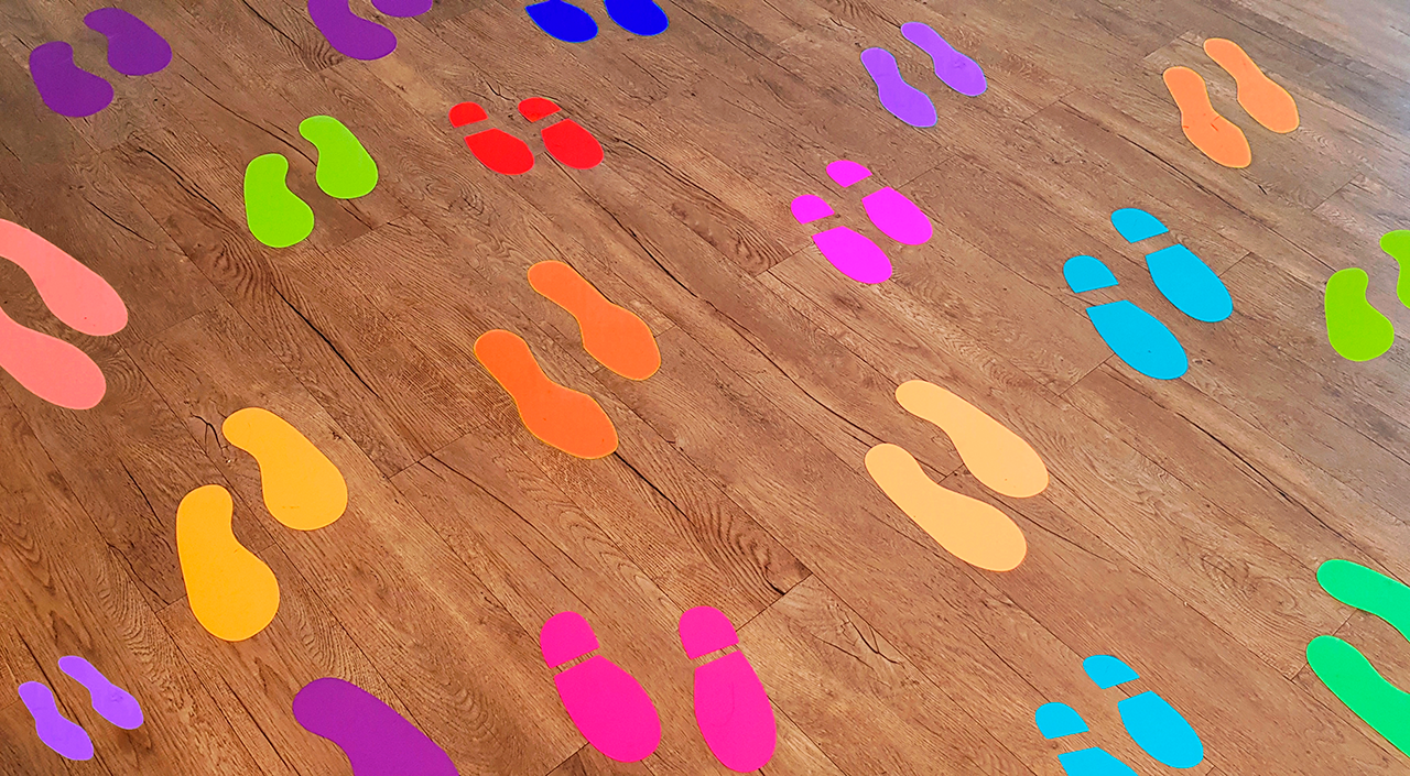 Наклейки на пол печать