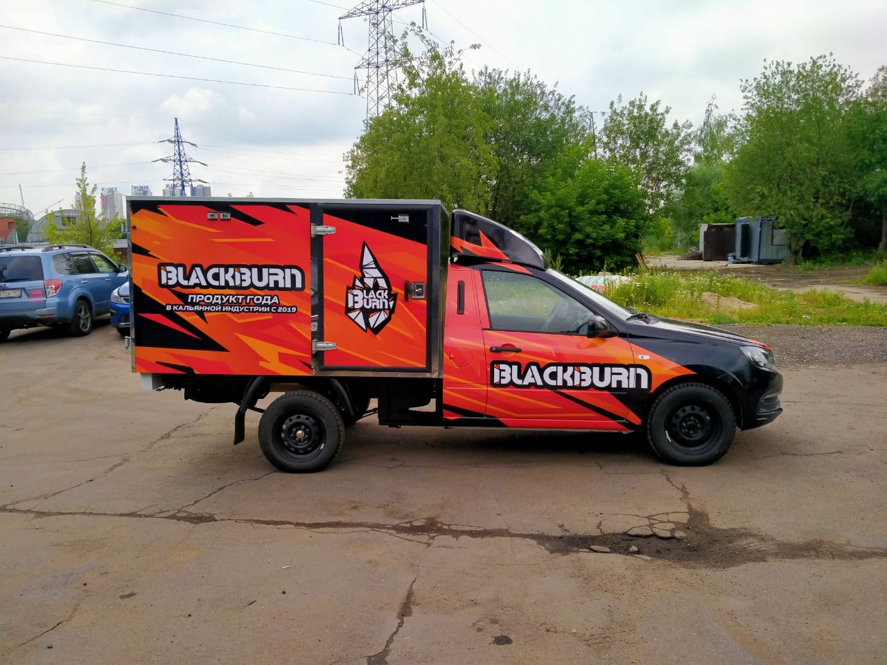 Автомобиль в виниловой пленке