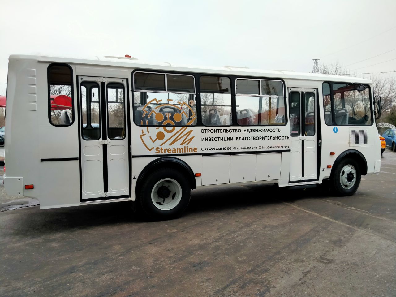 Автобус оклеенный пленкой