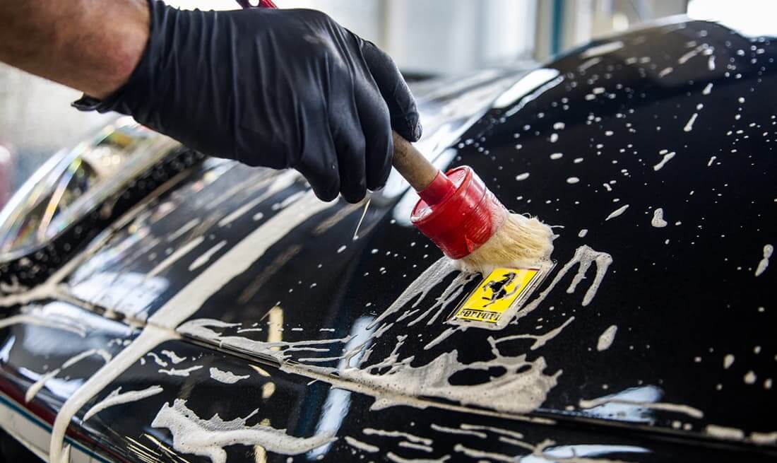 Нанесение состава кисточкой