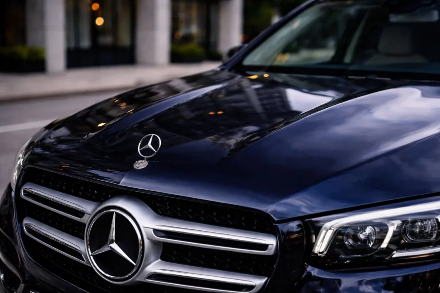 Защита капота автомобиля антигравийной PPF плёнкой